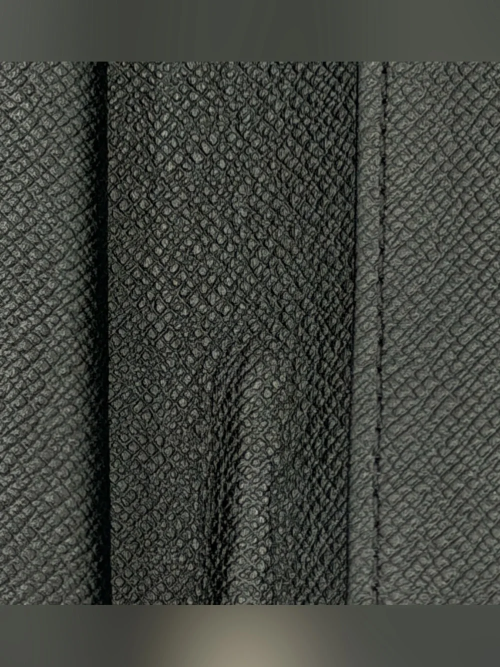 Unisex Louis Vuitton Damier Graphite Zip-Around Wallet in Excellent Condition!🩶 - Picture 13 of 16